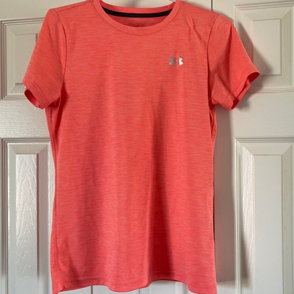 Under Armour loose heatgear t-shirt size M🥰🥰 - Picture 1 of 3